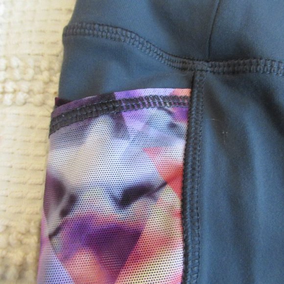 CALIA by Carrie Underwood Gray Capris w/ Pockets - Picture 4 of 14